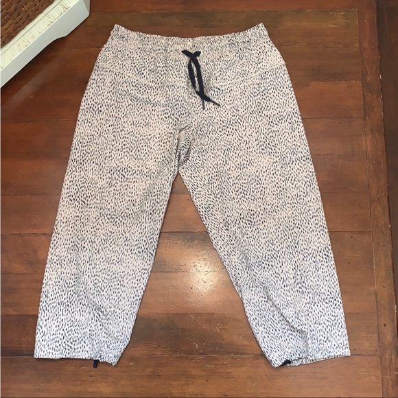 Lululemon Step Lively Crop Dottie Dash Grain - Picture 2 of 14